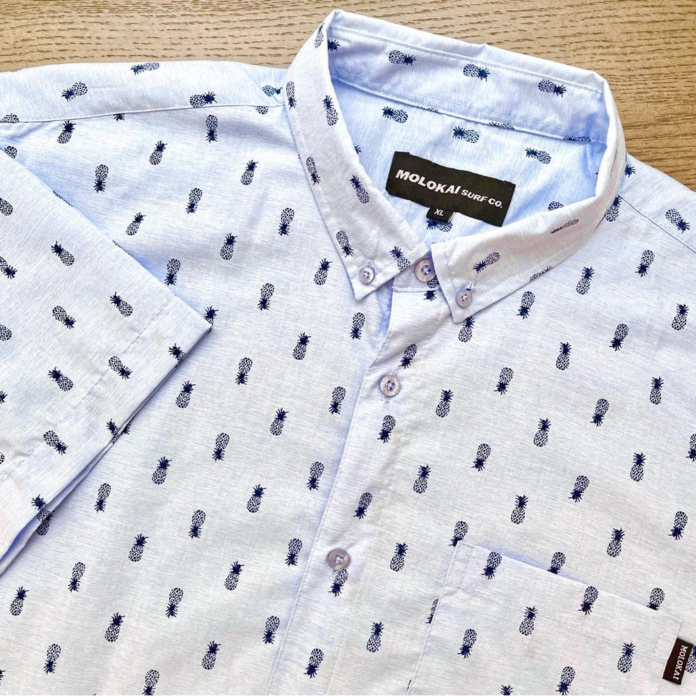 NWOT | Molokai Surf | Men’s Casual Button Down Shirt in Lt. Blue Pineapp…